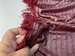 Strikjersey - drop needle effekt i bordeaux med sølvglimmer